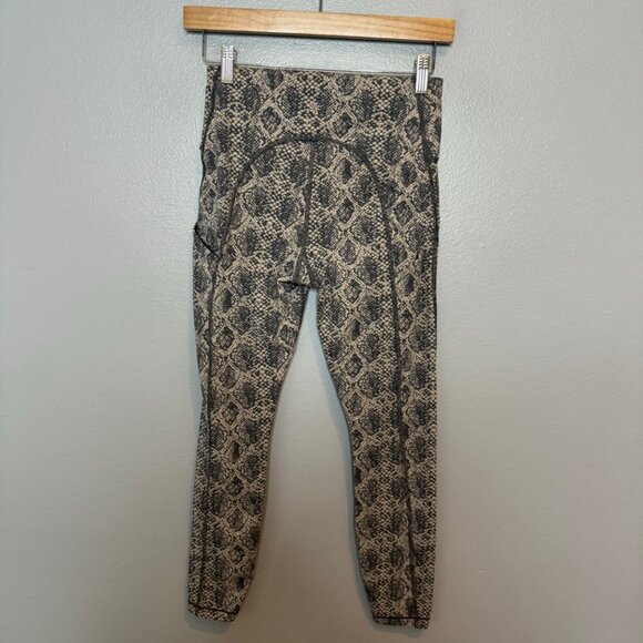 ATHLETA ultimate stash 7/8 pocket tight size XS - Picture 7 of 8